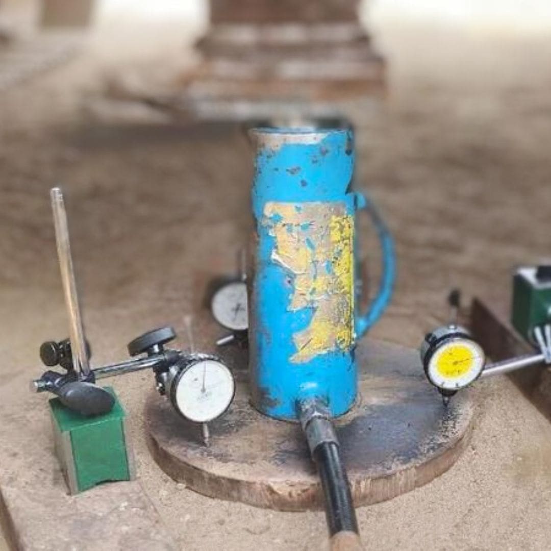 Hydraulic Jack in Calibration Frame with Reference Load Cell